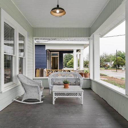 Restored 1930S Uptown Bungalow 2 Min. To Magnolia Waco Exterior foto