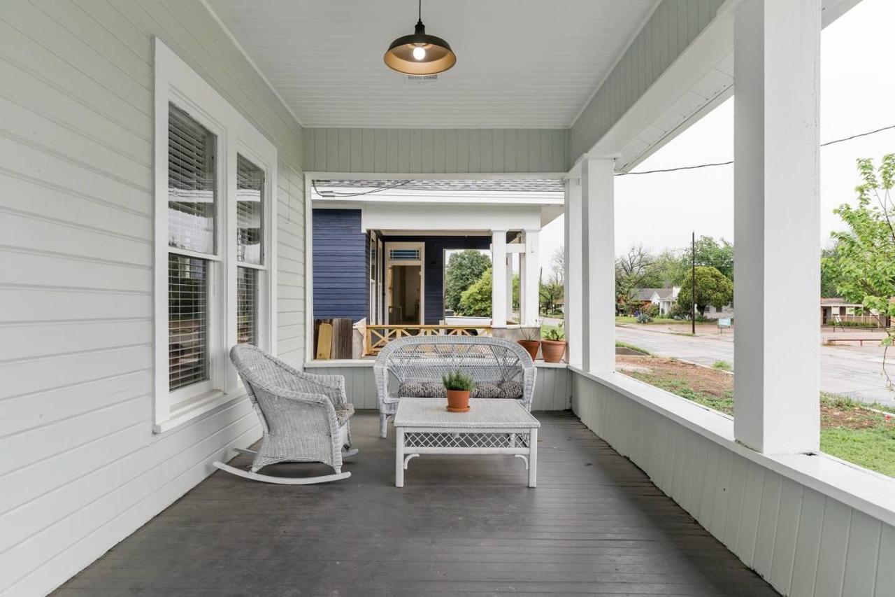 Restored 1930S Uptown Bungalow 2 Min. To Magnolia Waco Exterior foto