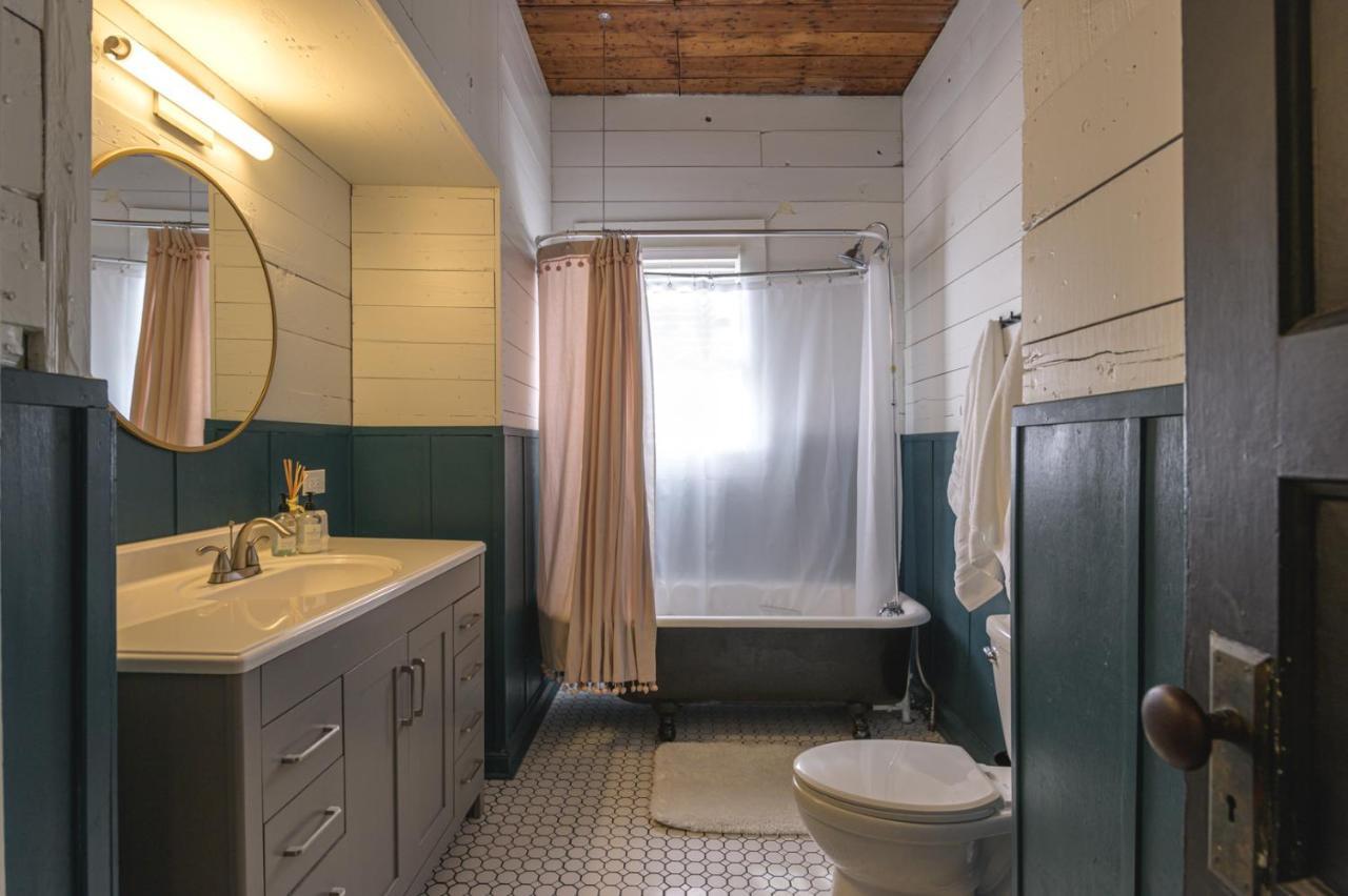 Restored 1930S Uptown Bungalow 2 Min. To Magnolia Waco Exterior foto